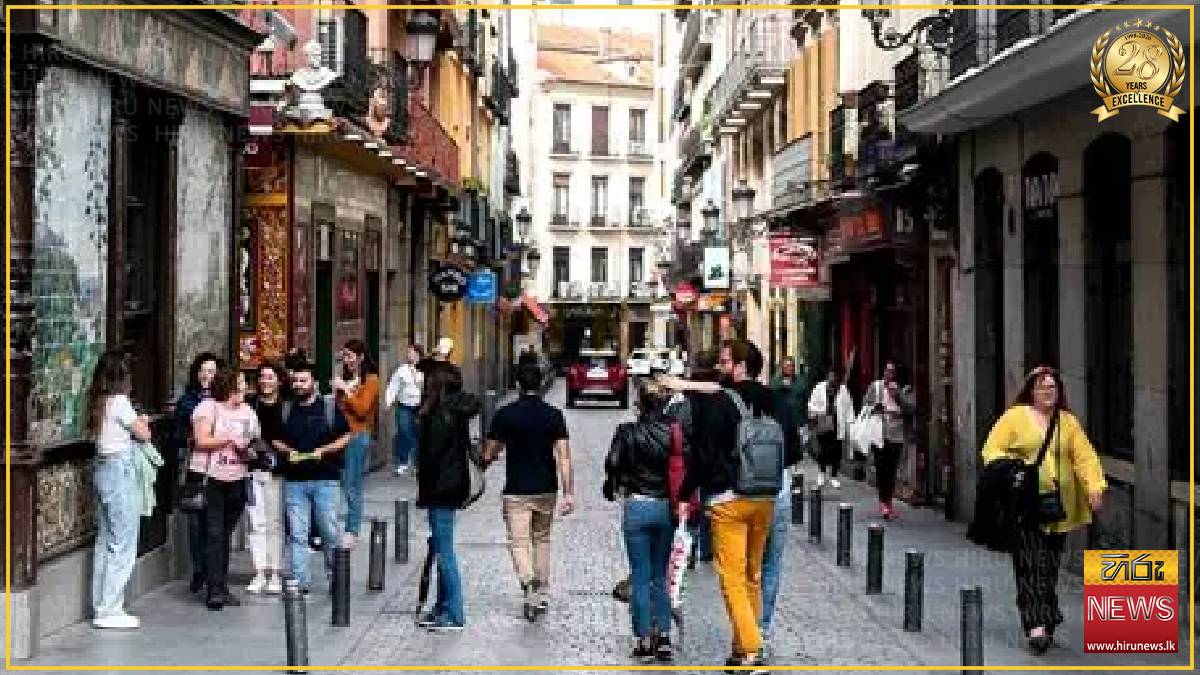 Spain seeks to extend smoking ban to terraces, include vapes