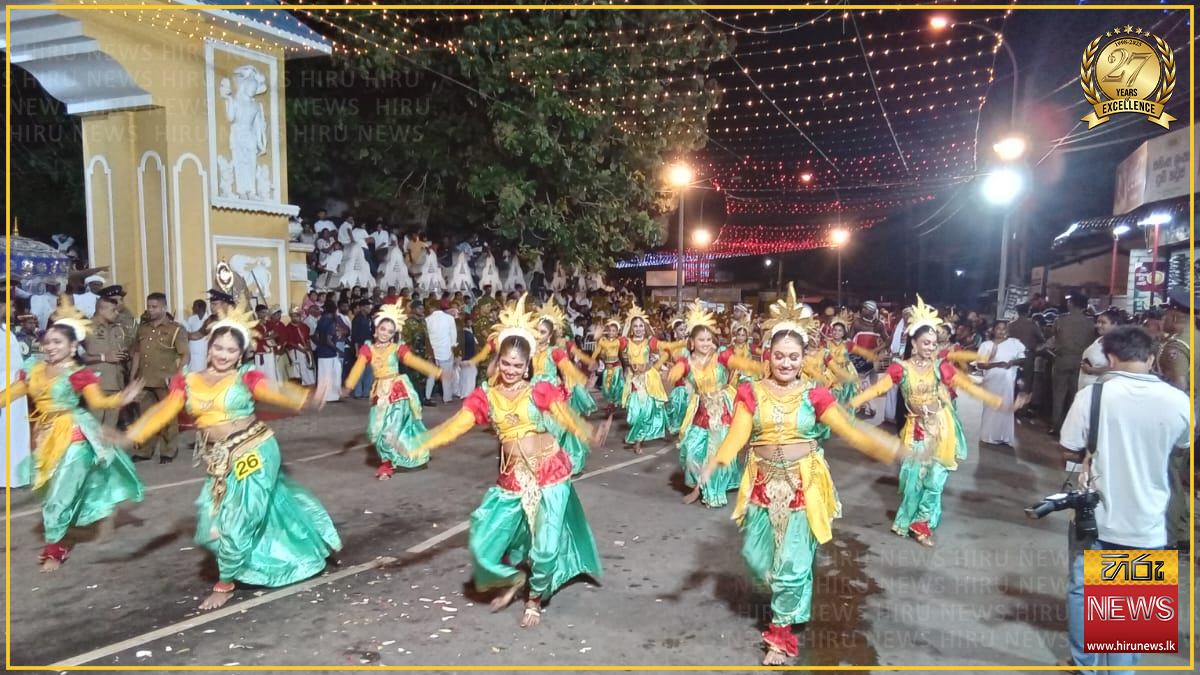 දෙවිනුවර ශ්‍රී විෂ්ණු මහා දේවාලයේ ‘රන්දෝලි මහ පෙරහර’ වීදි සංචාරය අරඹයි