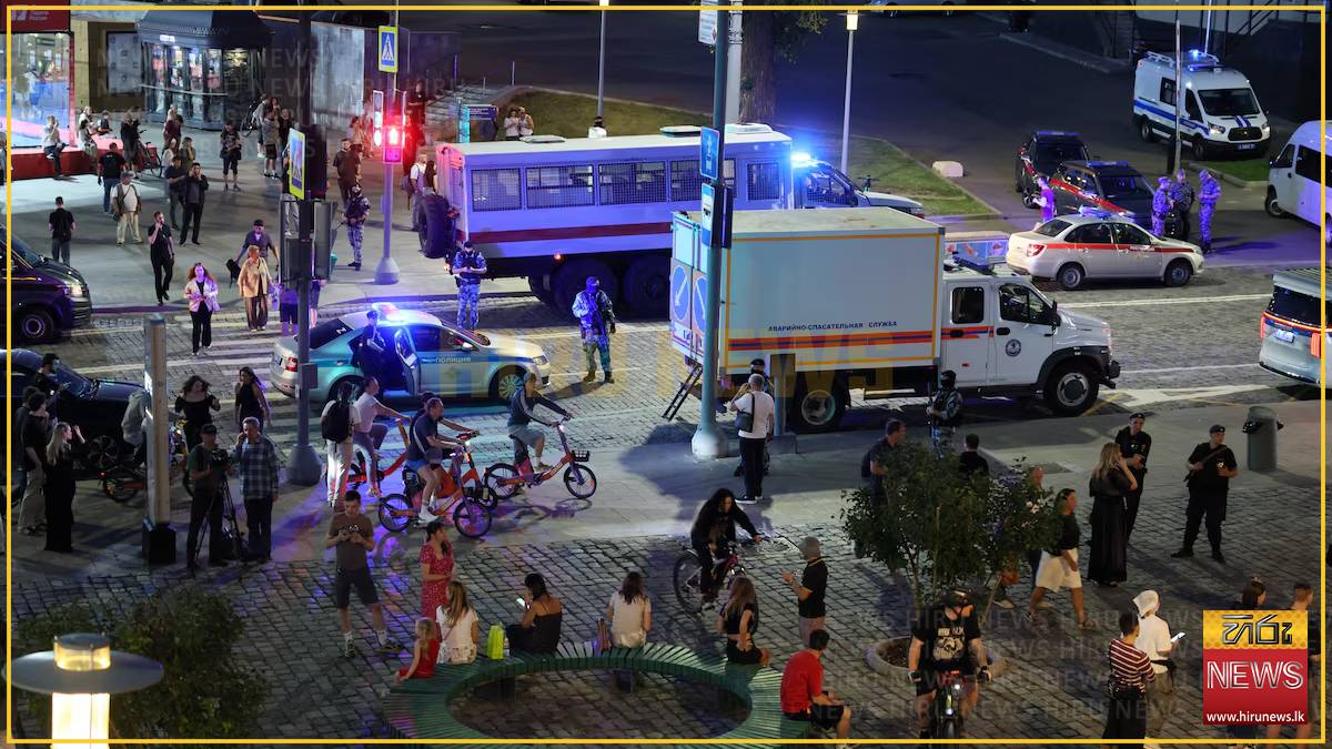 Bomb carried by woman kills three, injures 21 near Moscow restaurant