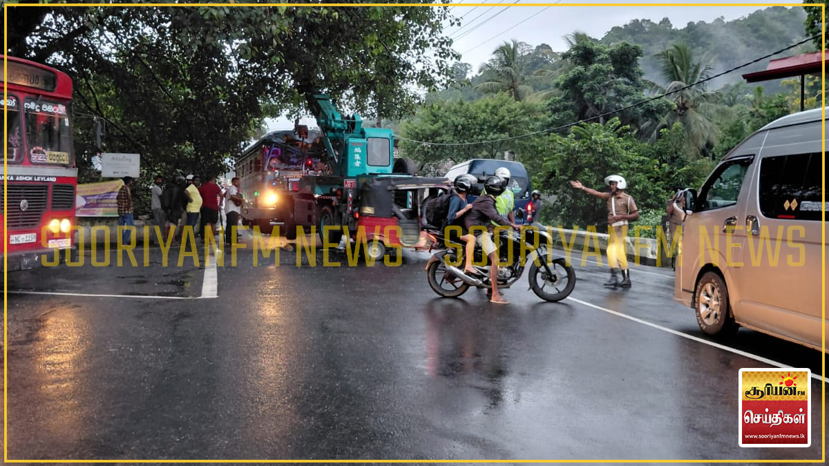 கேகாலையில் இரு பேருந்துகள் மோதி விபத்து: 18 பேர் காயமடைந்து மருத்துவமனையில் அனுமதி!