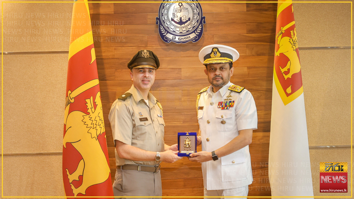 අමෙරිකානු ආරක්ෂක උපදේශක සහ නාවික හමුදාපති අතර හමුවක්