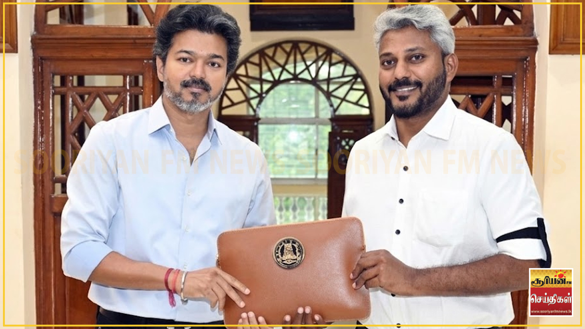 கோட்-சூட் இல்லை... : எளிமையான தோற்றத்தில் சட்டமன்றம் வந்த முதலமைச்சர் விஜய்!