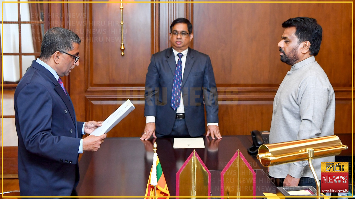 මධ්‍යම පළාත් නව ආණ්ඩුකාරවරයා ජනපති ඉදිරියේ දිවුරුම් දෙයි