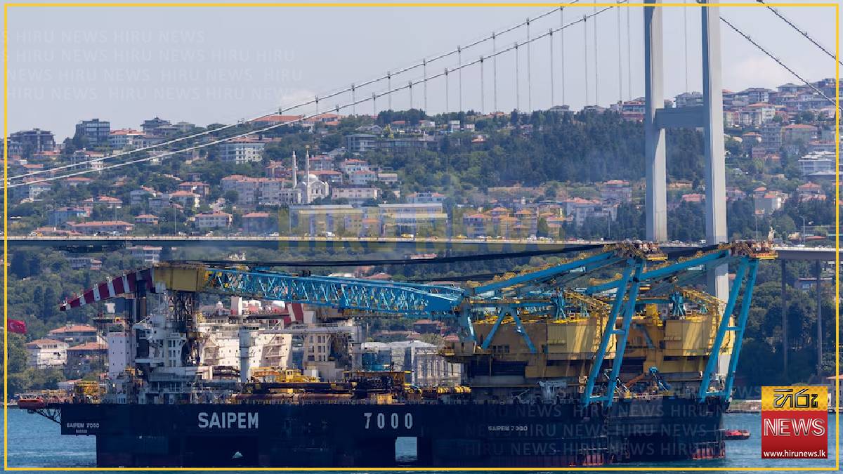 Passage of ships to Black Sea continues smoothly, Turkish officials say