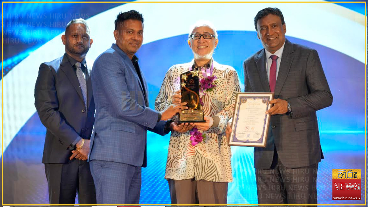 Malaysian High Commissioner presents ‘Most Popular Travel Company’ award to Lavanya Travels