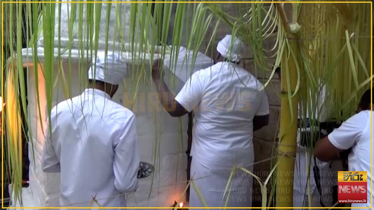 මහනුවර ඇසළ පෙරහරේ කප් සිටුවයි