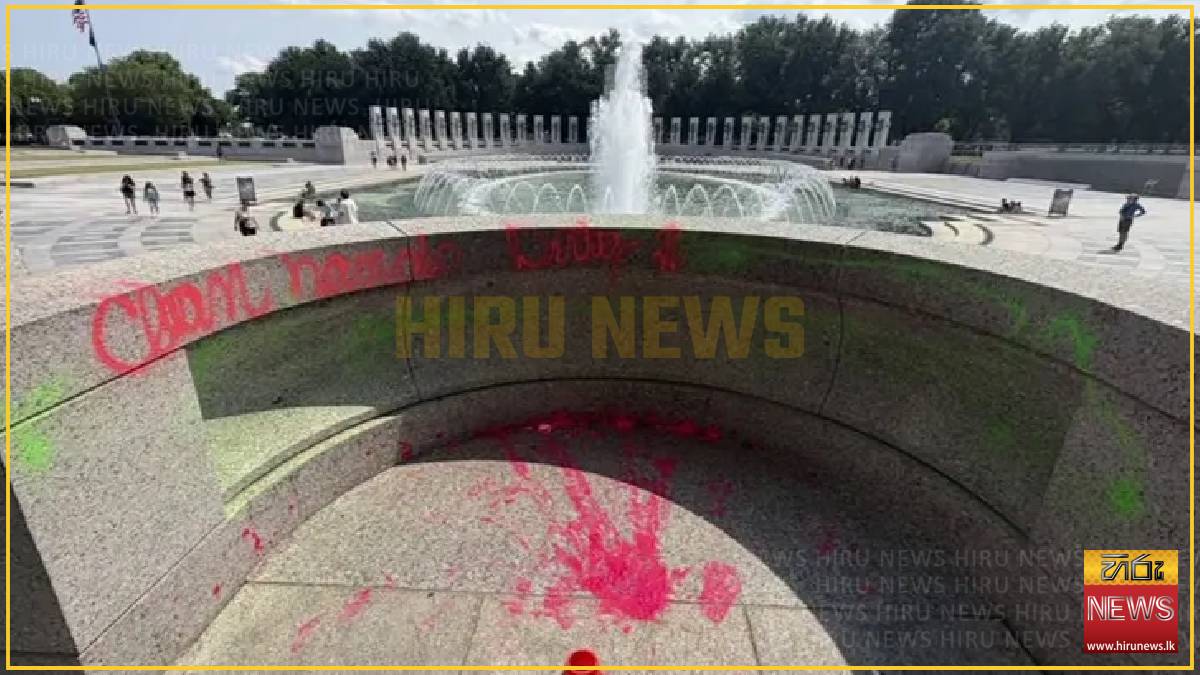 World War Two memorial in Washington vandalized with bubbles and graffiti