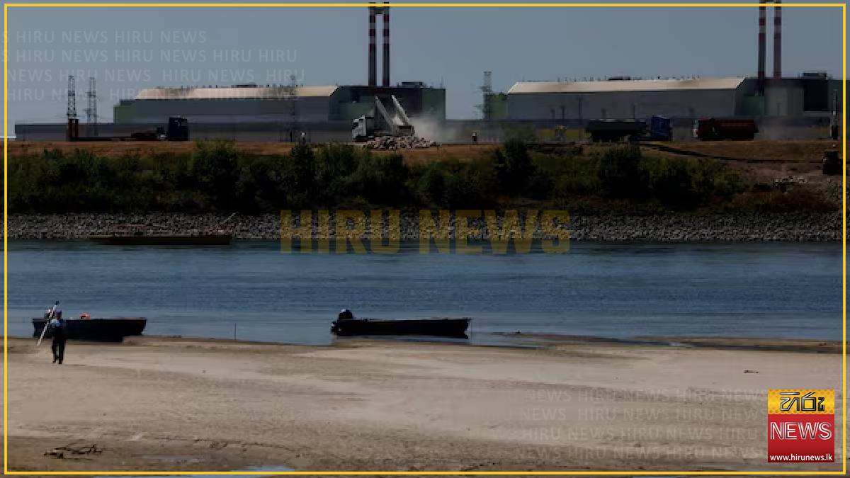 Hungary plans to sink barges to ensure nuclear plant cooling