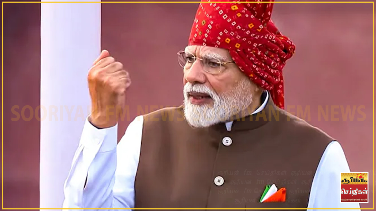 சுதந்திர தின விழாவில் பிரதமர் மோடியின் ஆடையில் நேர்ந்த தவறு : இணையவாசிகள் சுட்டிக்காட்டும் பின்னணி!