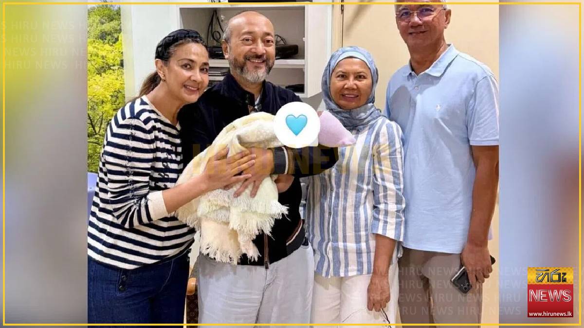 Former Malaysian PM Mahathir welcomes first great-grandchild