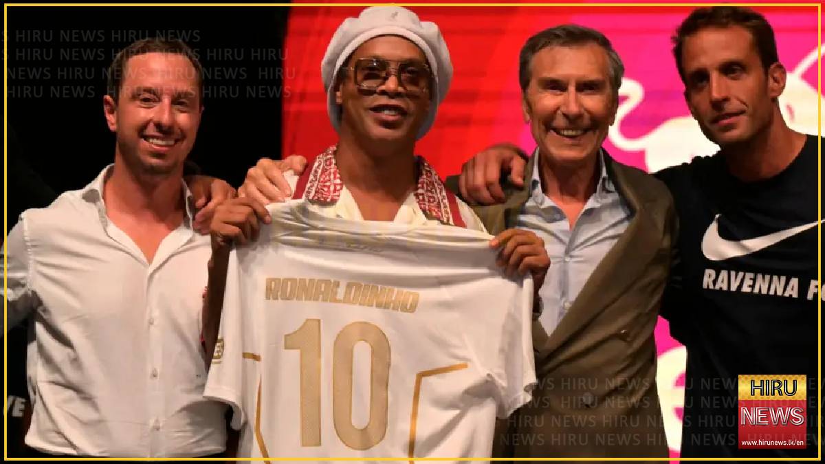 Ronaldinho chases 300th goal at 46