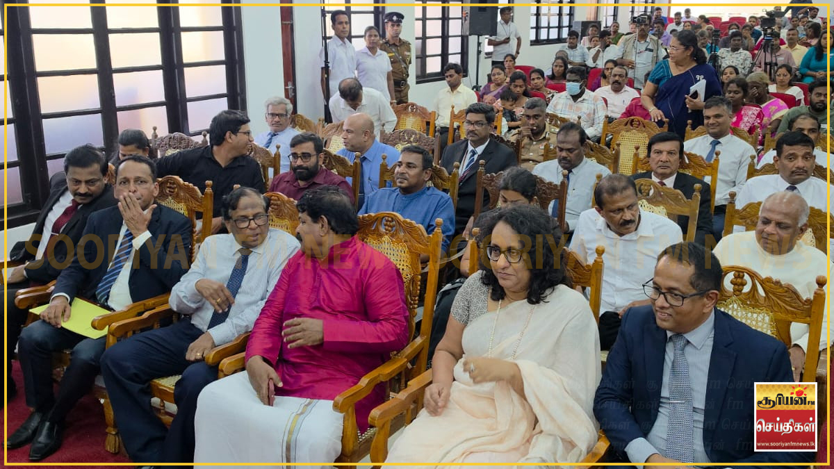 விசேட தேவையுடைய பல்கலைக்கழக மாணவர்களுக்கு பிரதமர் தலைமையில் நிதியுதவி வழங்கிவைப்பு