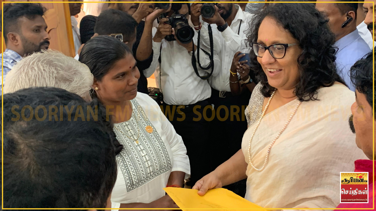 வடக்கு - கிழக்கில் மக்களின் காணிகளை விடுவிக்கக்கோரி பிரதமரிடம் மனு கையளிப்பு!