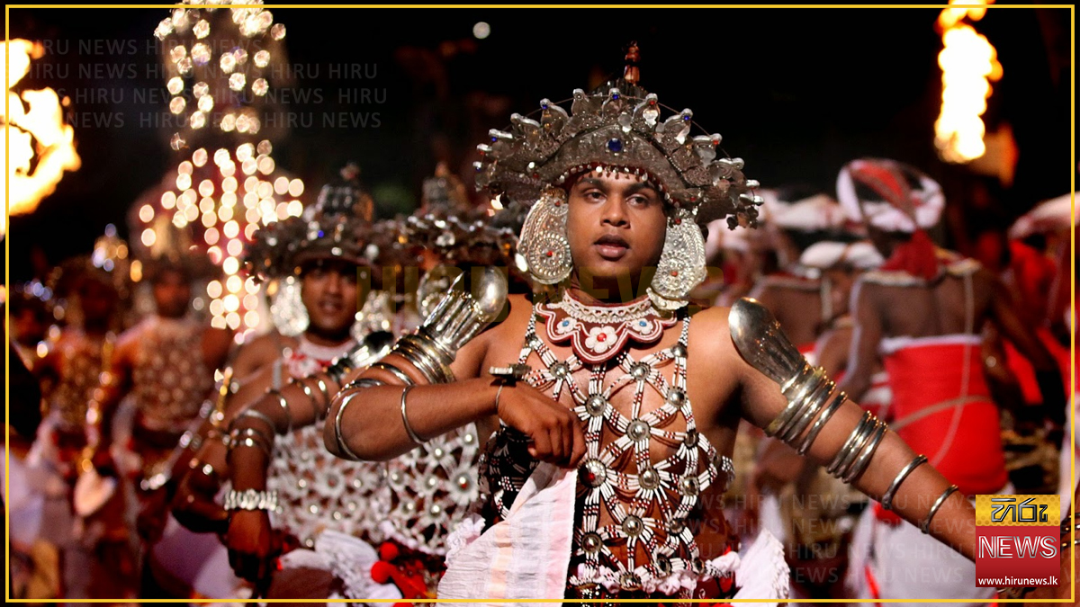 තෙවැනි රන්දෝලි පෙරහර අද පස්වරුවේ වීදි සරයි