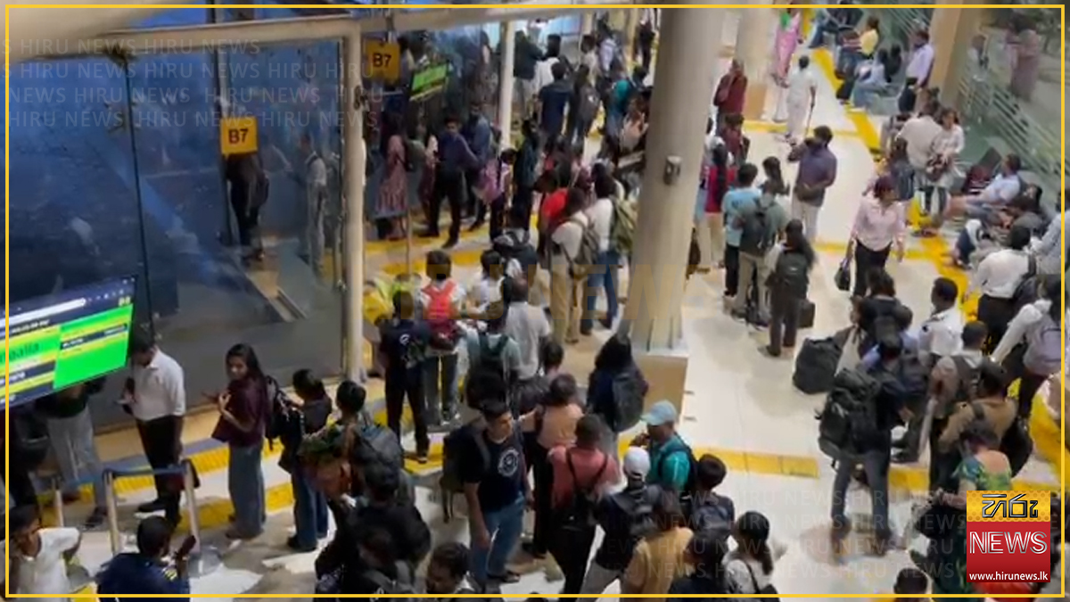 ගාල්ල සහ මාතරට යන්න මාකුඹුරට මහ සෙනඟක්