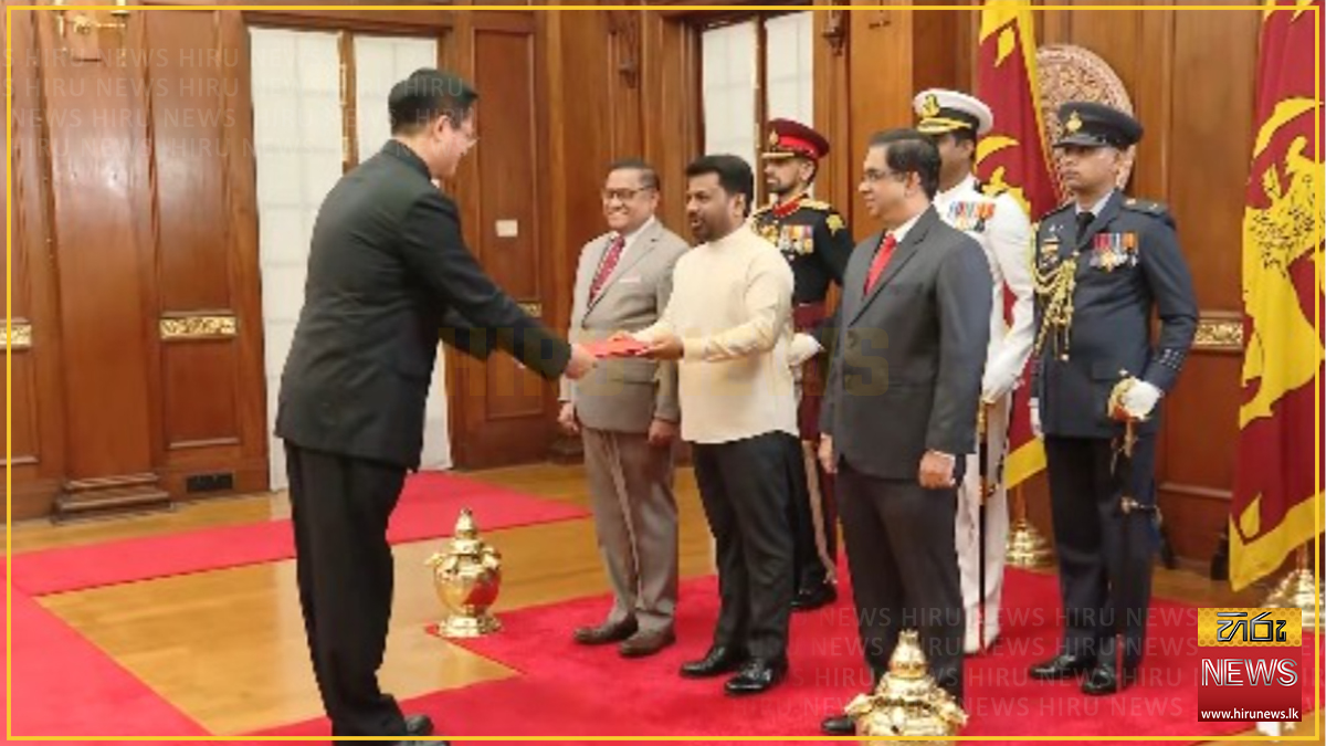 Chinese Ambassador presents credentials to President
