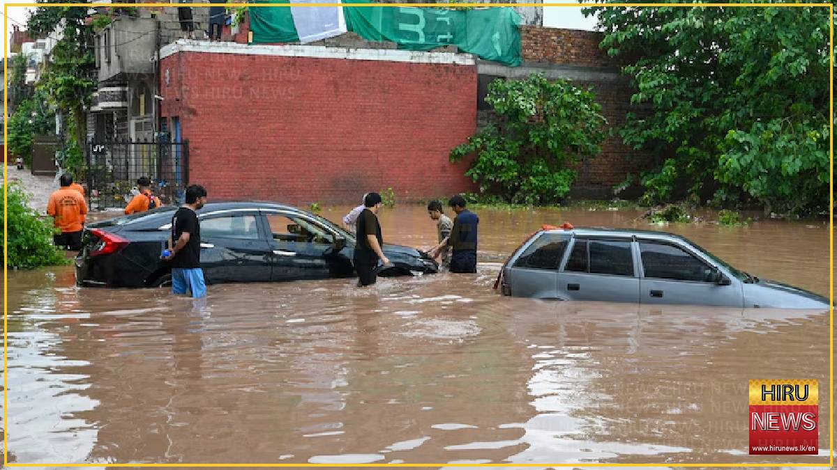 Heavy rain triggers flooding in Pakistan