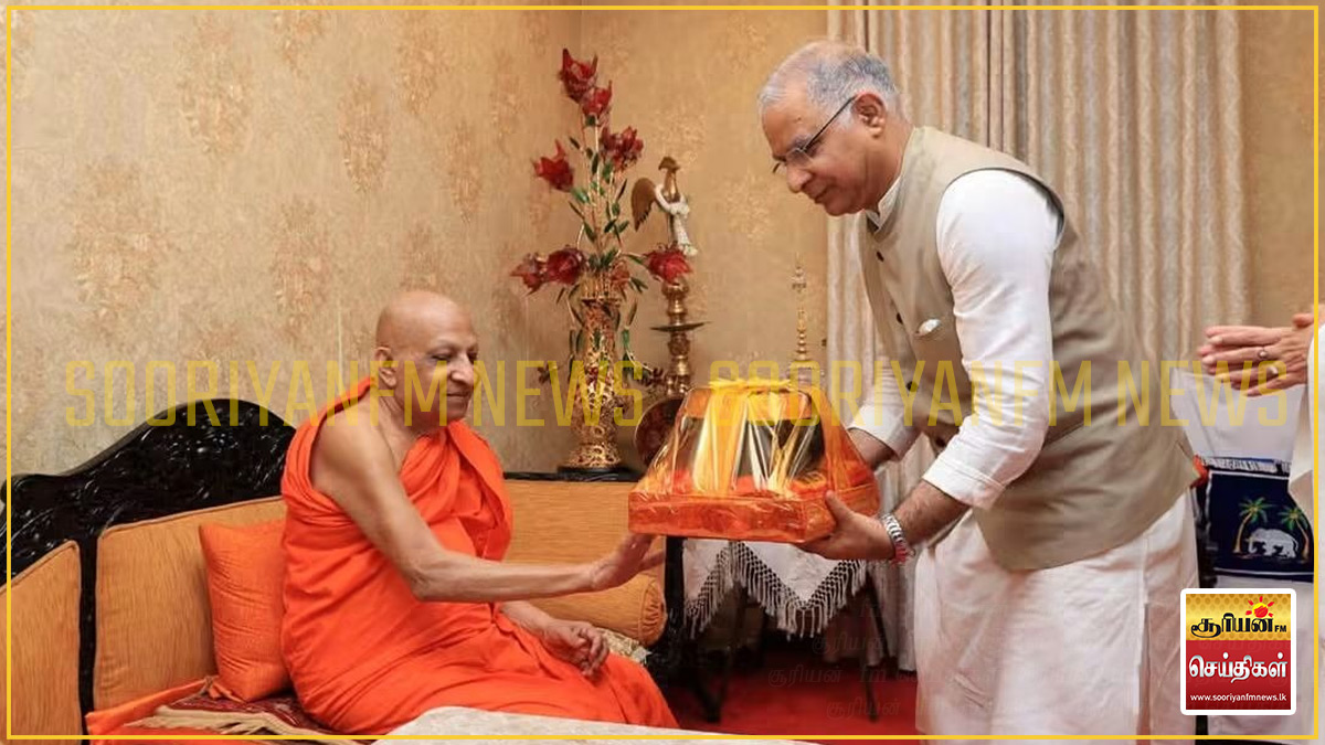 அஸ்கிரிய- மல்வத்து பீடங்களின் மகாநாயக்கர்களை சந்தித்த இந்திய உயர்ஸ்தானிகர்