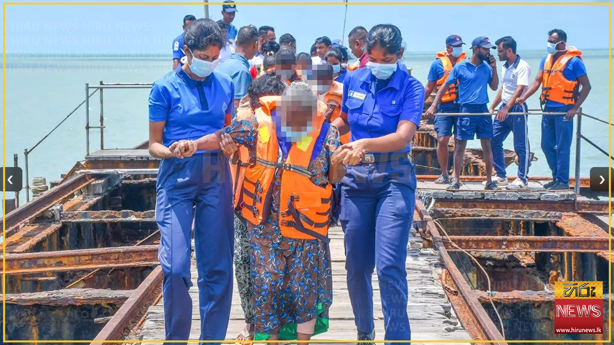 තලෙයිමන්නාරම මුහුදේ වැලිපරයක සිටි 8 දෙනෙකු නාවික හමුදාව මුදාගනී