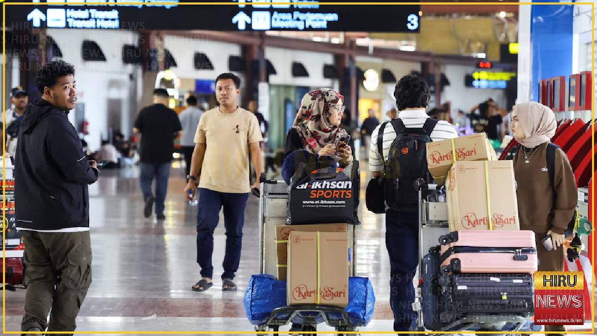 Eight Indonesian airports remain shut due to volcanic ash from Anak Krakatau