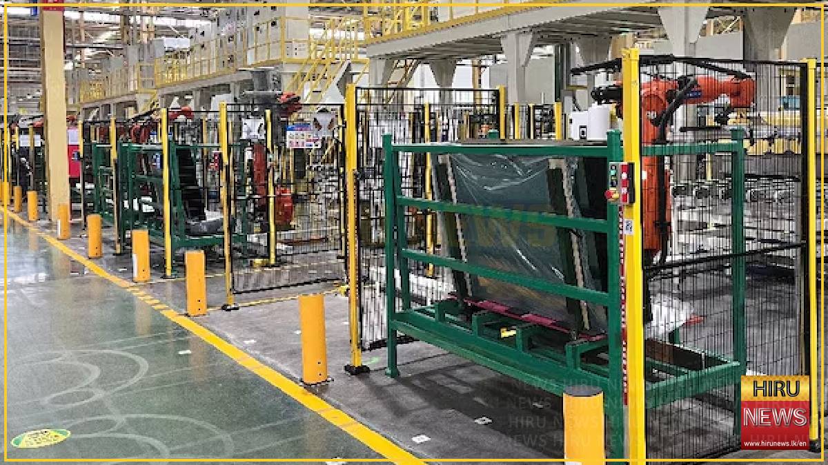 China’s tech boom powers factories as consumption slows