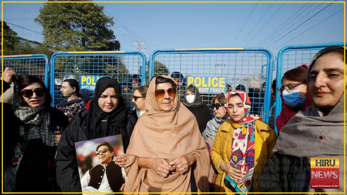 Police arrest Pakistan ex-PM Imran Khan's sister in Lahore ahead of party's planned march