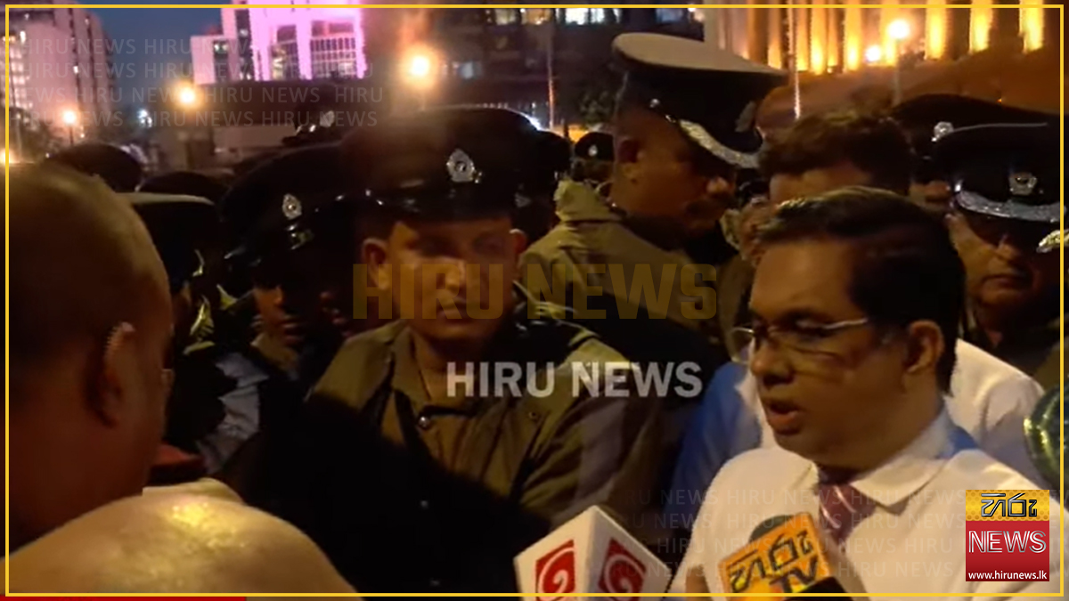 Presidential Secretary arrives to meet monks on Nidahase Pada Yathra