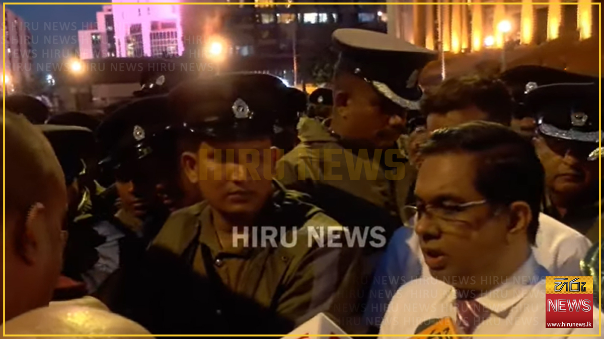 Maha Sangha hands letter seeking Gnanasara Thera's release to Secretary to the President