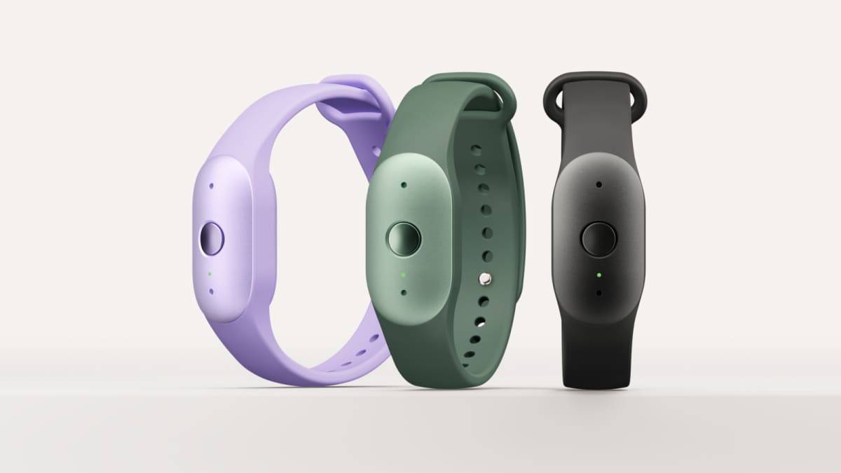 Amazon launches two new portable AI listening devices