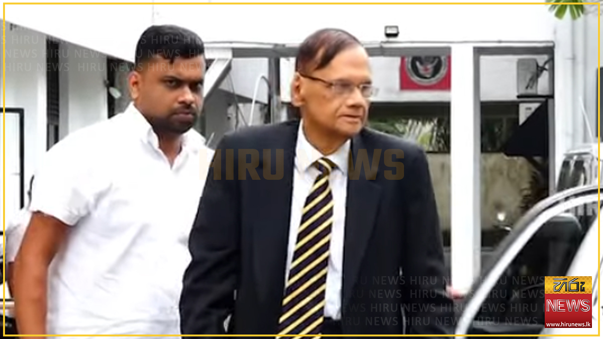 පැය තුනකට ආසන්න කාලයක් ප්රකාශයක් ලබා දීමෙන් අනතුරුව හිටපු අමාත්ය ජී.එල්. පීරිස් අල්ලස් කොමිසමෙන් පිටව යයි