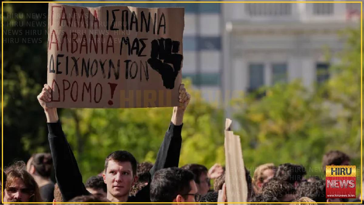 Thousands march for school funding in Greece