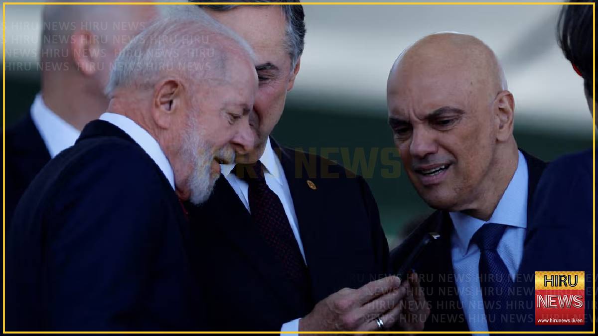 With his first smartphone, Lula seeks to catch up to Brazil's online generation