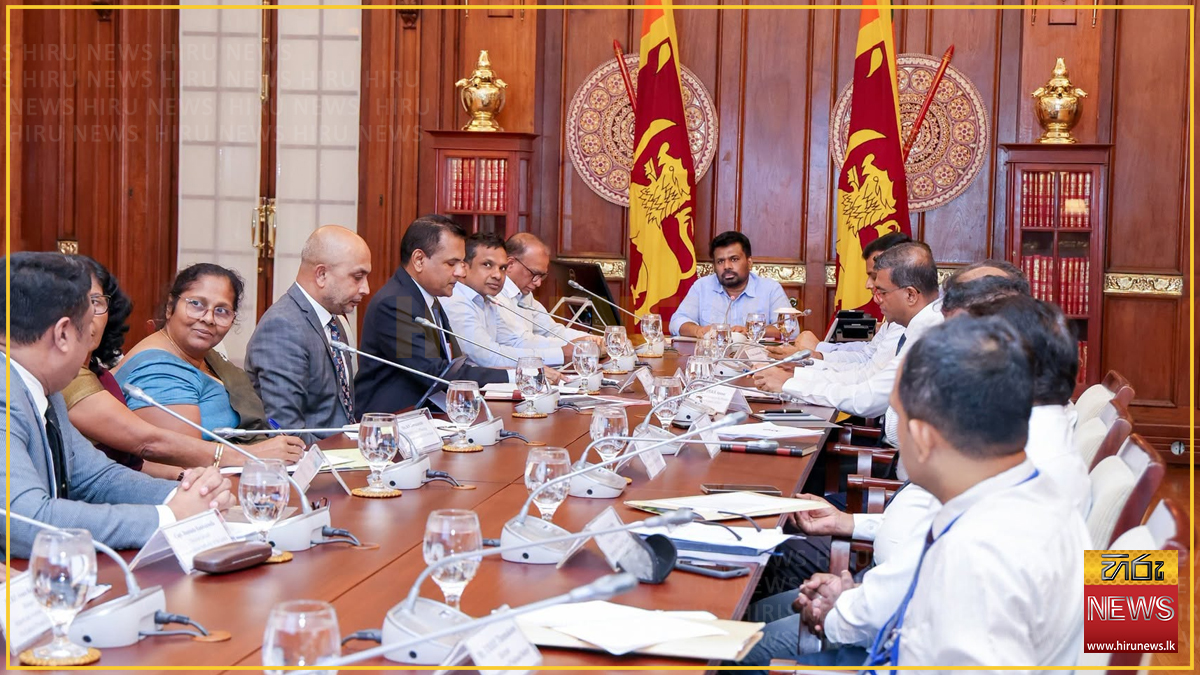 කටුනායක ජාත්යන්තර ගුවන් තොටුපළේ මගී ධාරිතාව ඉහළ නැංවීමේ ව්යාපෘති කඩිනමින් අවසන් කරන ලෙස ජනපතිගෙන් උපදෙස්